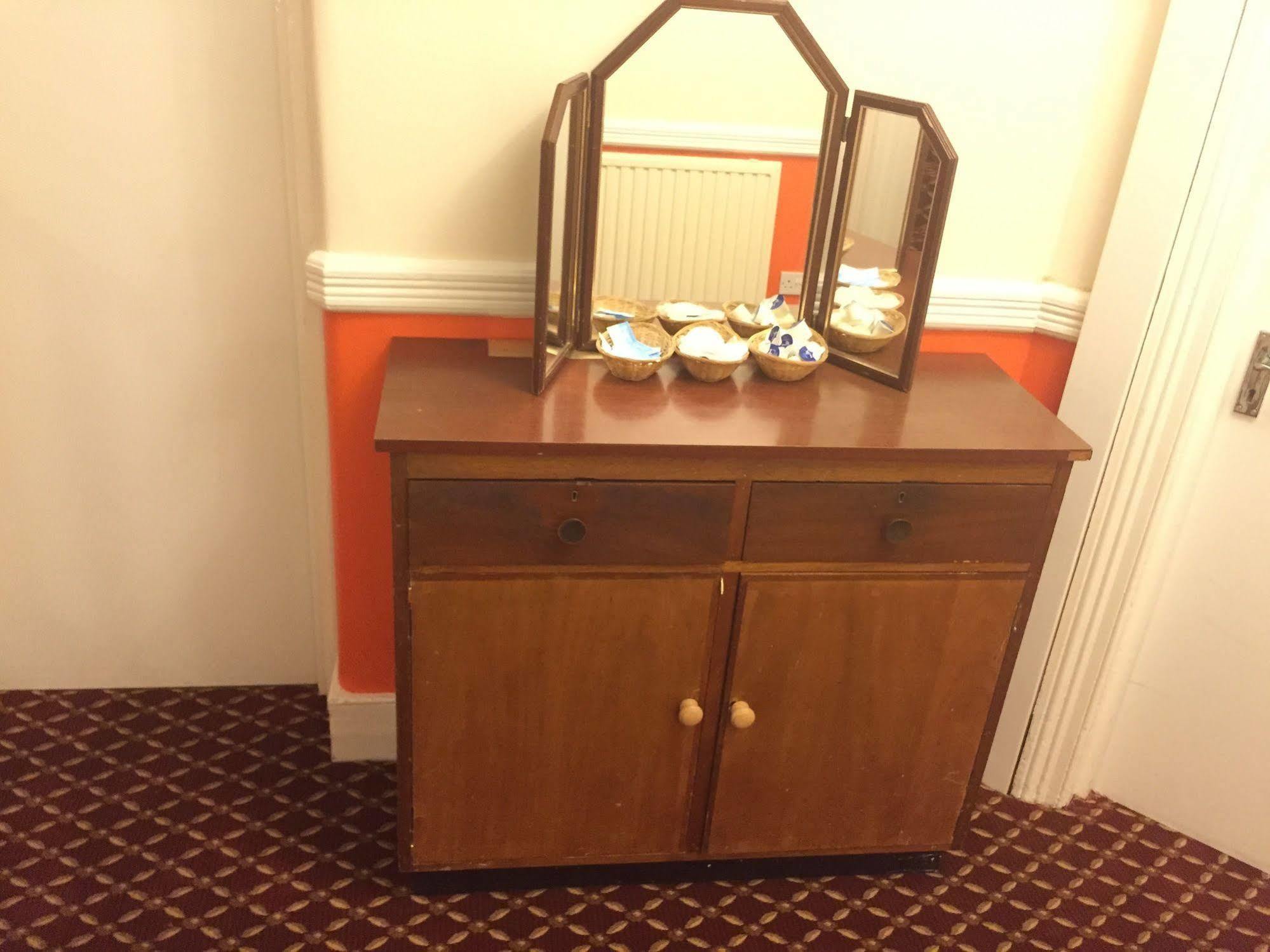 Welbeck Hotel - Close To Beach, Train Station & Southend Airport Esterno foto